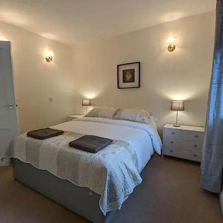 Two Bedroom Flat In Bridge Of Allan, Stirling Esterno foto