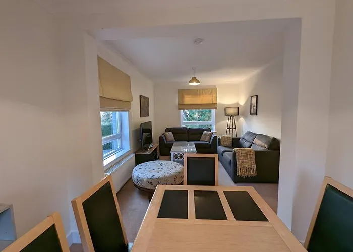 Two Bedroom Flat In Bridge Of Allan, Stirling
