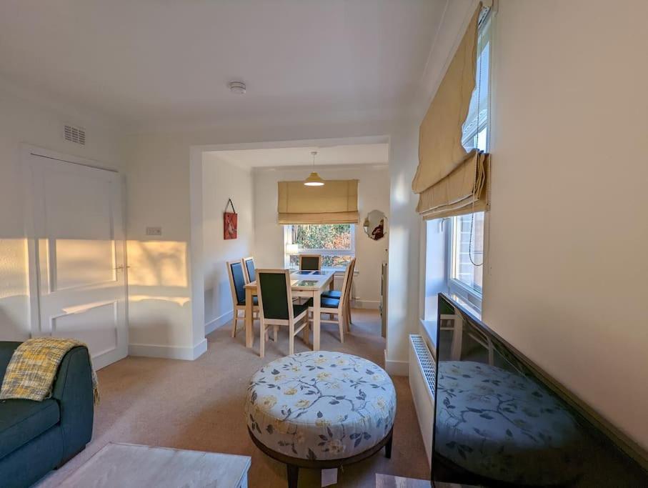 Two Bedroom Flat In Bridge Of Allan, Stirling *