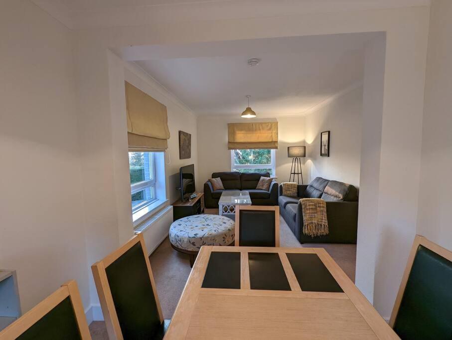 Apartment Two Bedroom Flat In Bridge Of Allan, Stirling *